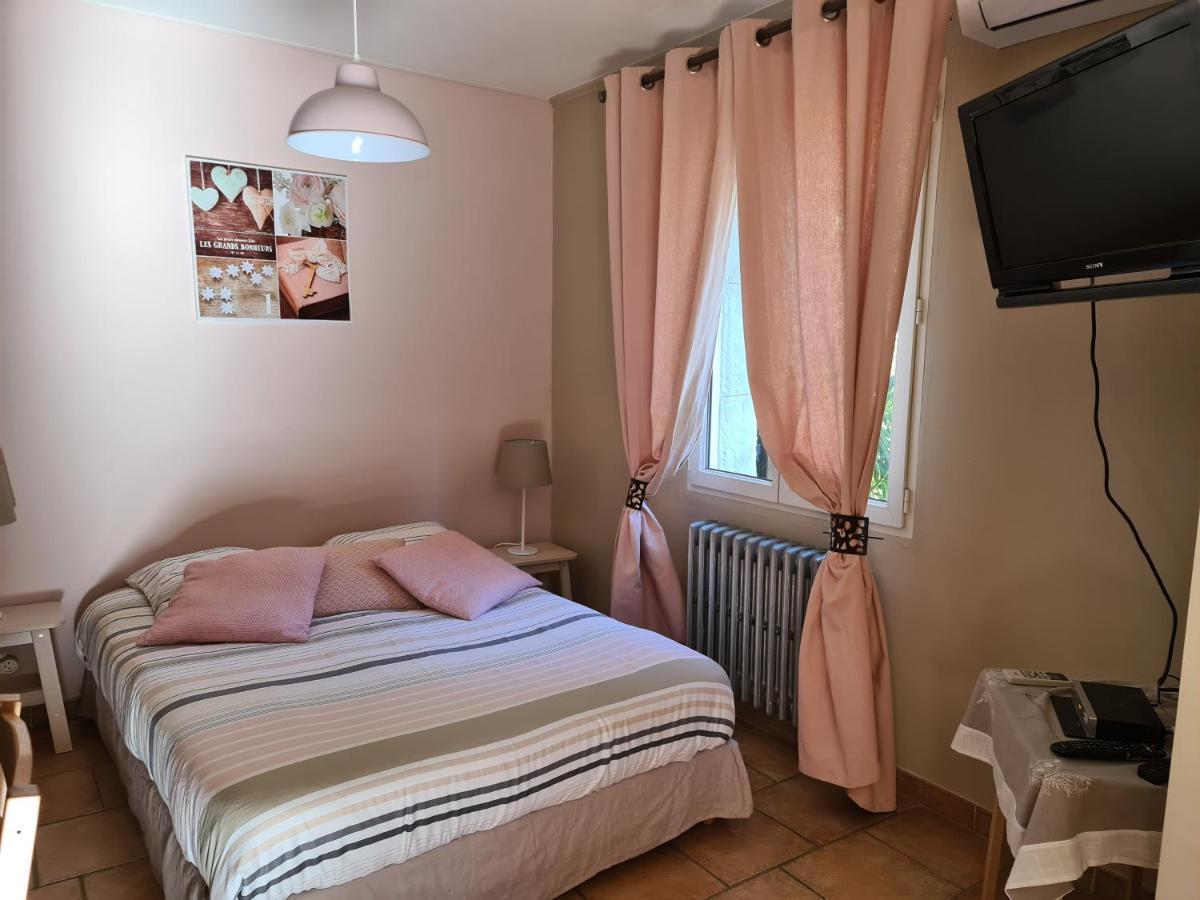 Appartements Dans Villa Privee Avec Piscine, Jardin, Parking Clos, Wifi, Climatisation Meyreuil Exterior photo