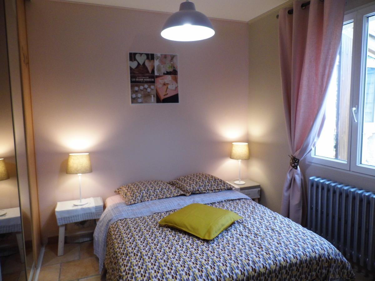 Appartements Dans Villa Privee Avec Piscine, Jardin, Parking Clos, Wifi, Climatisation Meyreuil Exterior photo
