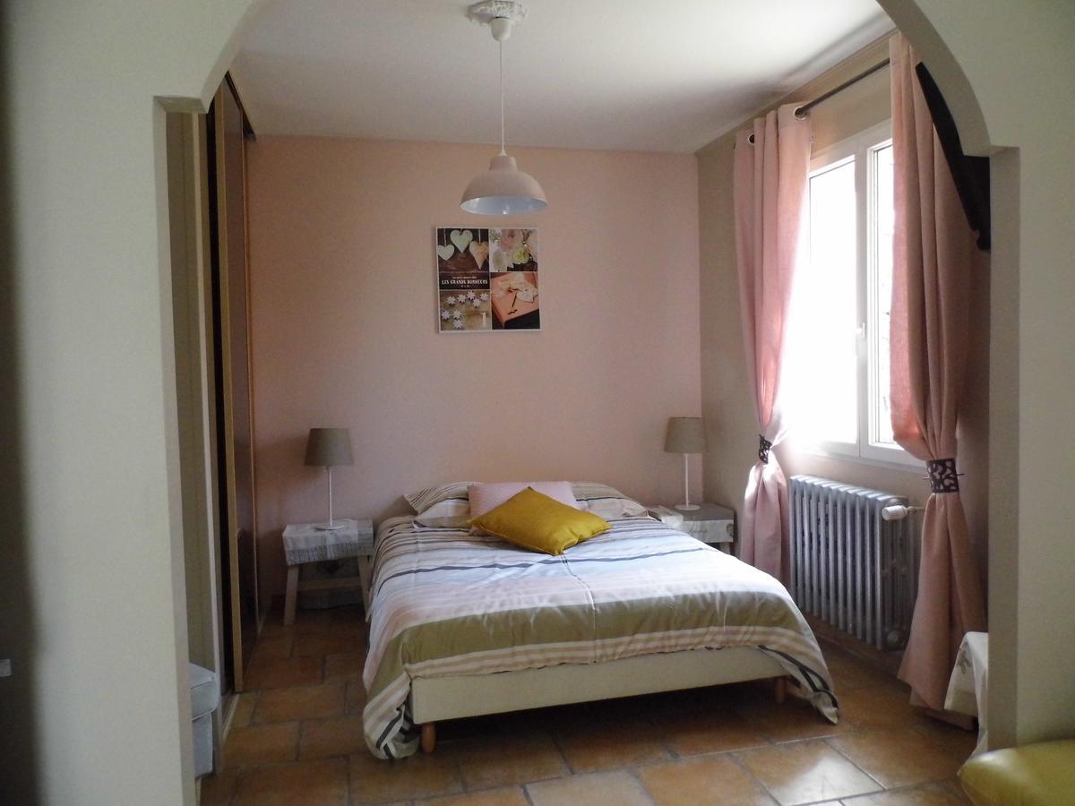 Appartements Dans Villa Privee Avec Piscine, Jardin, Parking Clos, Wifi, Climatisation Meyreuil Exterior photo